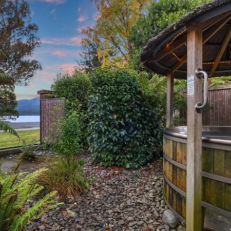 Tasman Holiday Parks - Те Анау Екстериор снимка Hot Tub at the Lake