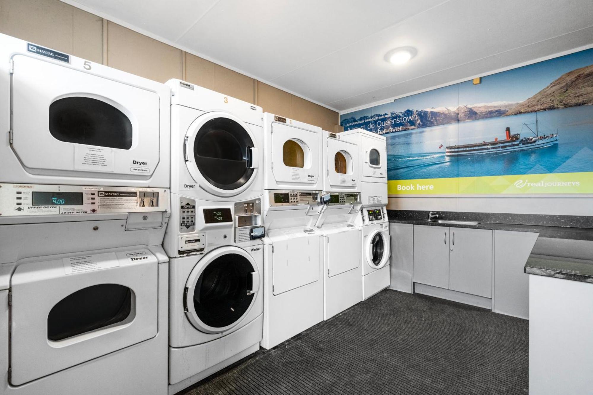 Tasman Holiday Parks - Те Анау Екстериор снимка Laundry facilities at the University of Waikato's E H Whitmore House