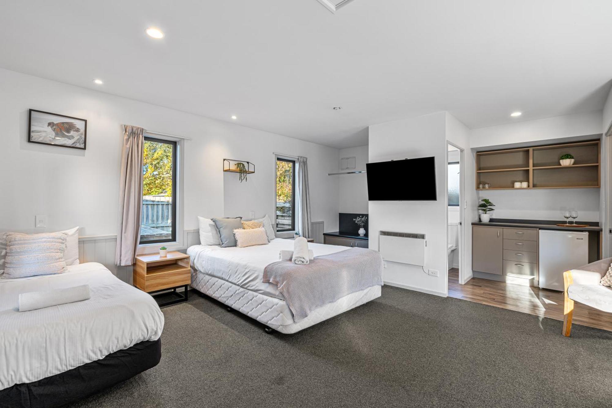 Tasman Holiday Parks - Те Анау Екстериор снимка A typical studio apartment