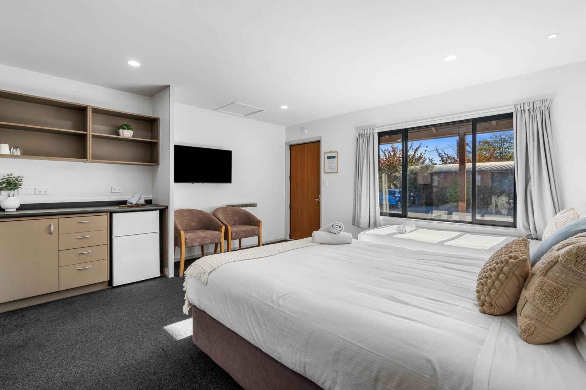 Tasman Holiday Parks - Те Анау Екстериор снимка A studio apartment in Australia